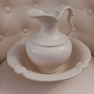 Haeger Pottery. Vintage wash basin & pitcher. Excellent condition